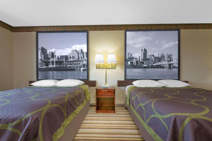 1 Queen Bed (5 of 8)
