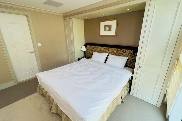 Room 25 of 86