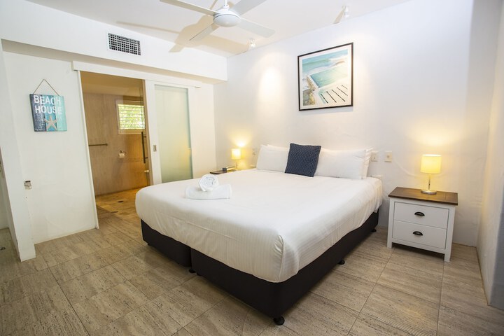 Room 2 of 105