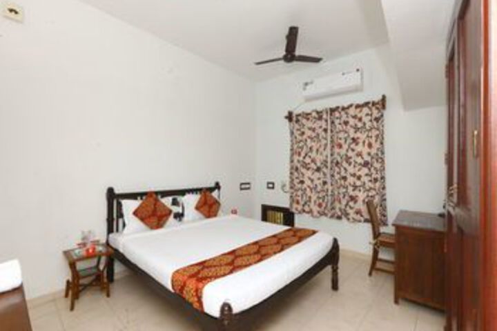 OYO 9784 Home Heritage 1BHK White Town