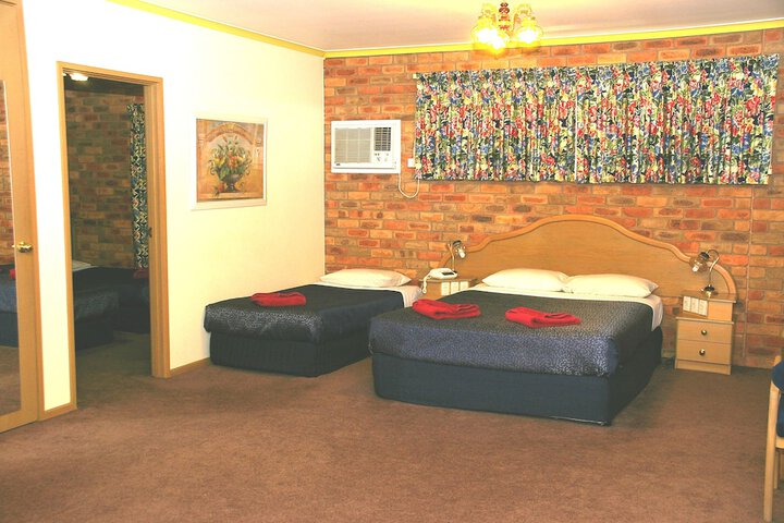Room 6 of 31