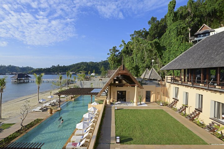 Hotel Pool