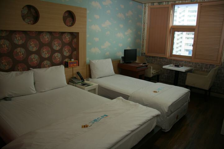 Room 4 of 22