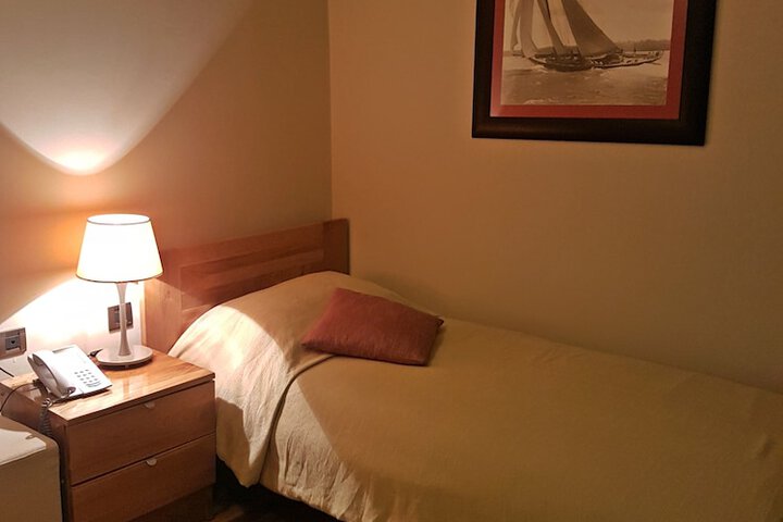 Room 8 of 38