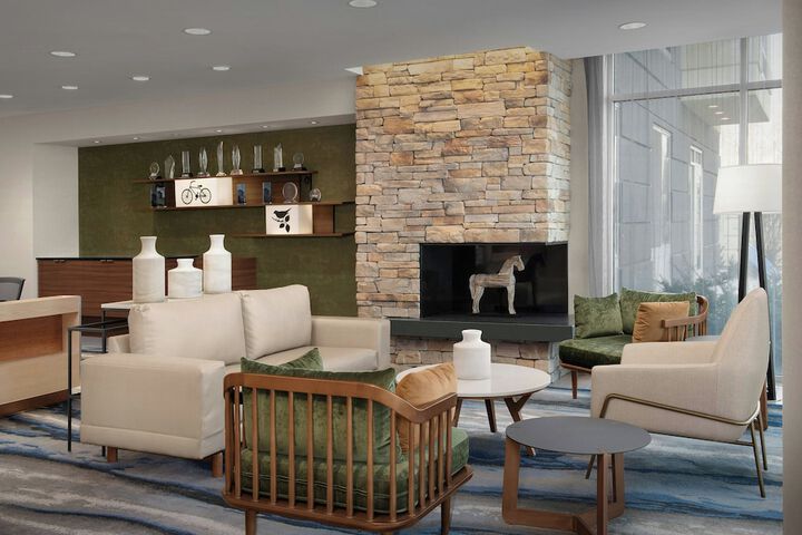 Lobby lounge