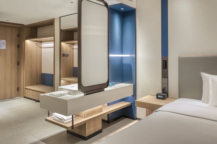Room 3 of 21