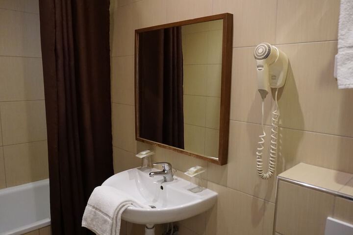 Room 18 of 32