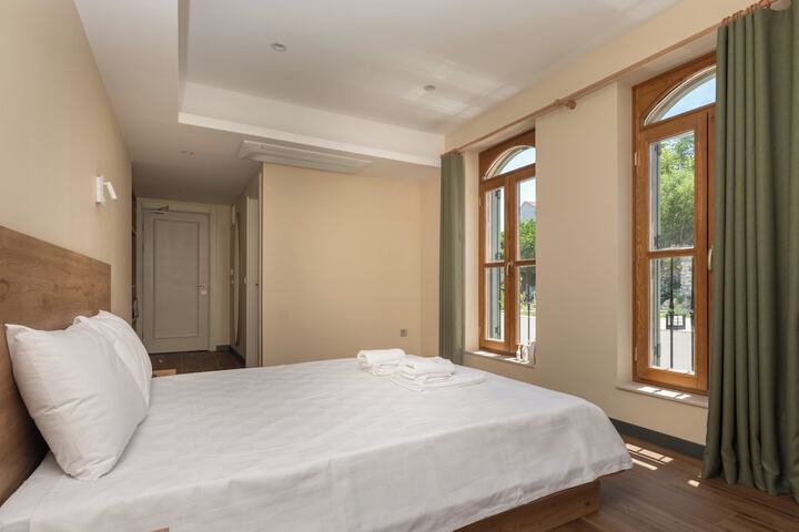 Room 6 of 24