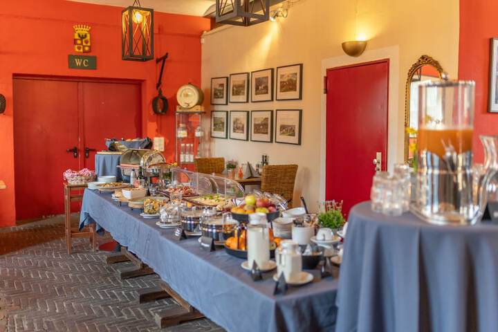 Breakfast/Coffee Service 210 of 238
