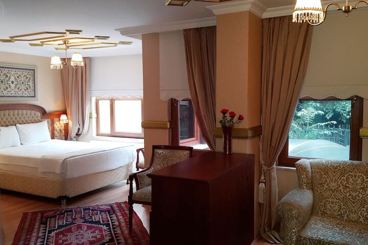 Room 6 of 77