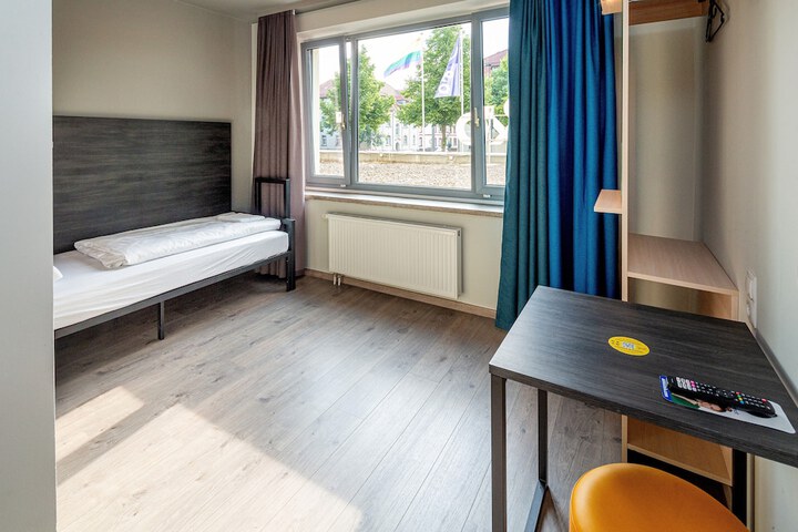 Room 3 of 32