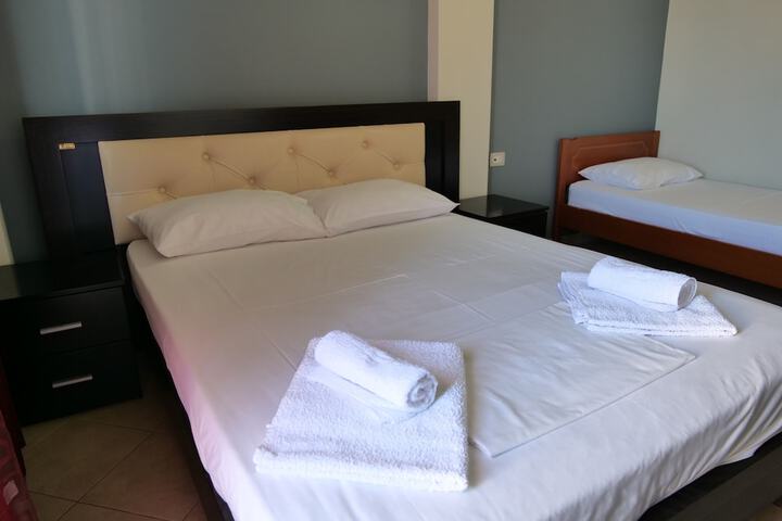 Room 16 of 48