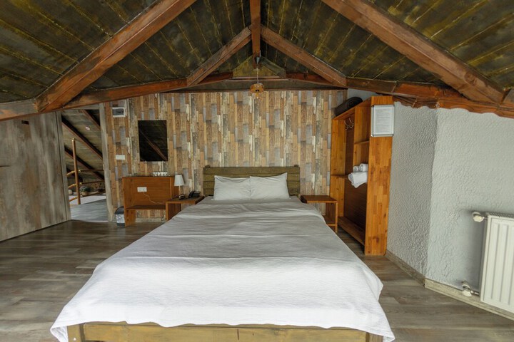 Room 20 of 38