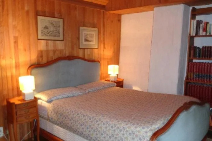 Room 5 of 12