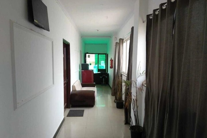 Hotel Interior 2 of 16