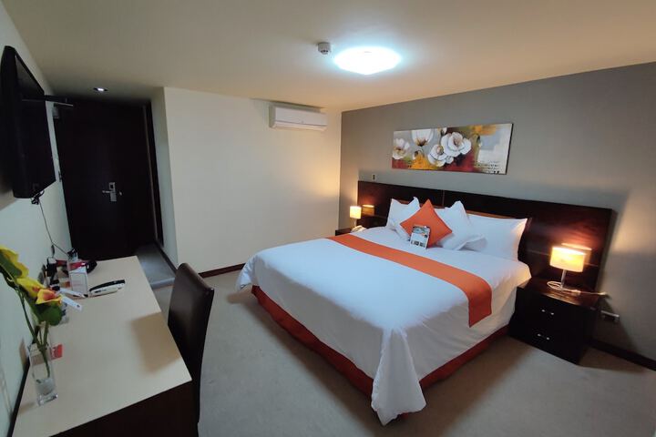 Room 11 of 36