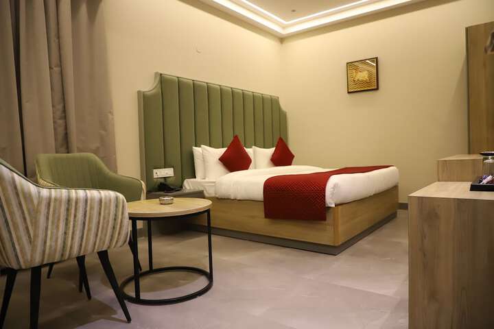 Room 10 of 29