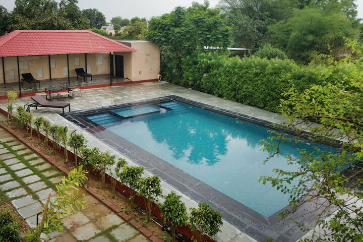 Pool 40 of 58