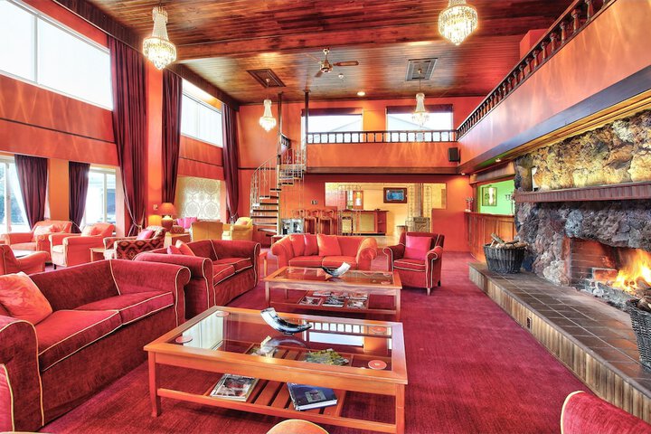 Lounge 72 of 87