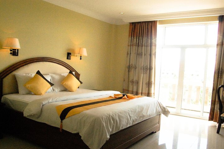 Room 9 of 90