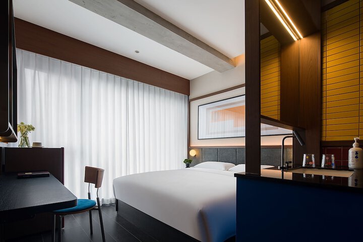 Room 6 of 25