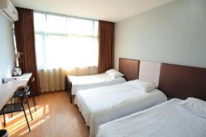 Room 6 of 6