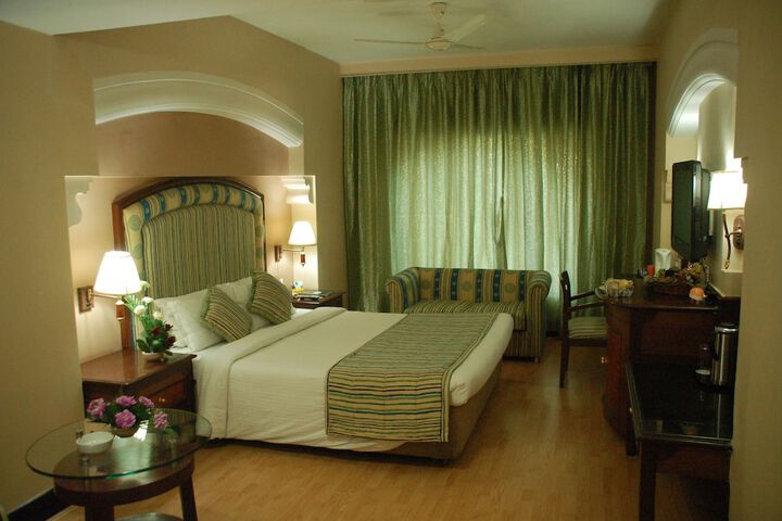 Room 16 of 36