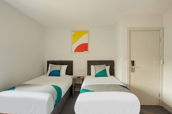 Room 10 of 40