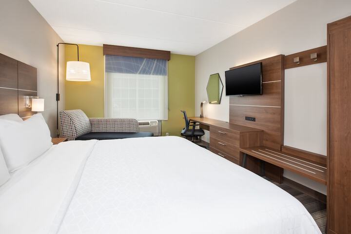 1 King Bed Standard Mobility Accessible Tub (8 of 12)