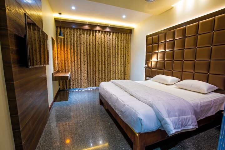 Room 6 of 24