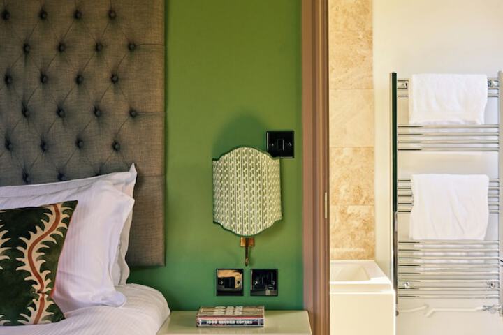 Room 4 of 11