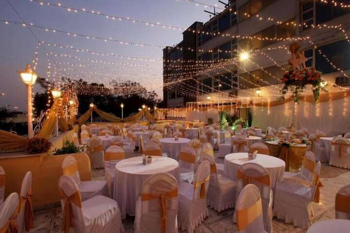 Ballroom/Hall 14 of 19
