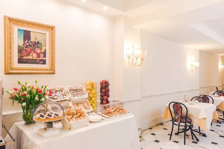 Breakfast area