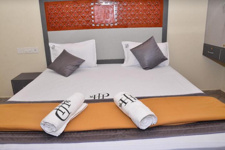 Hotel Panchavarnaa
