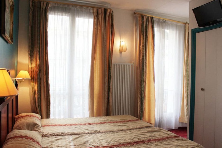 Room 25 of 99