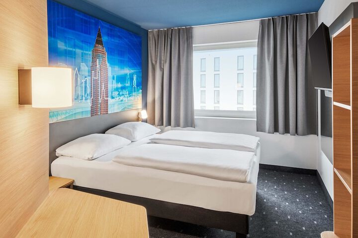 Room 16 of 34