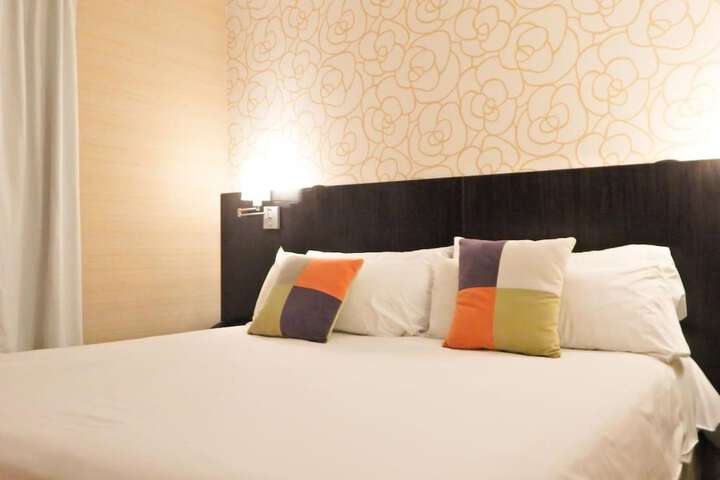 Room 17 of 28