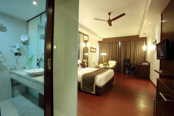Room 4 of 66