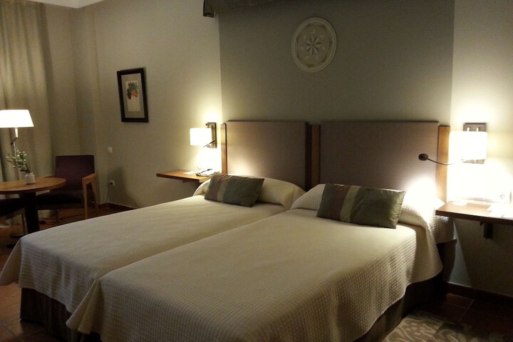 Room 5 of 97