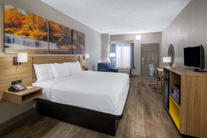 1 King Bed Accessible (6 of 13)