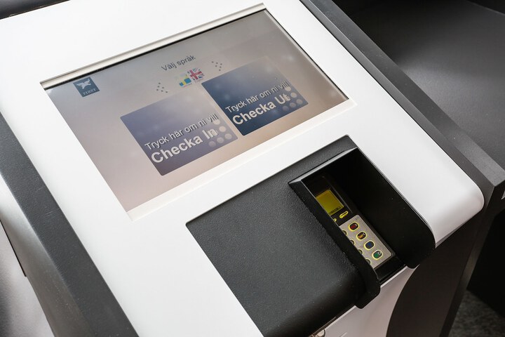 Check-in/check-out kiosk