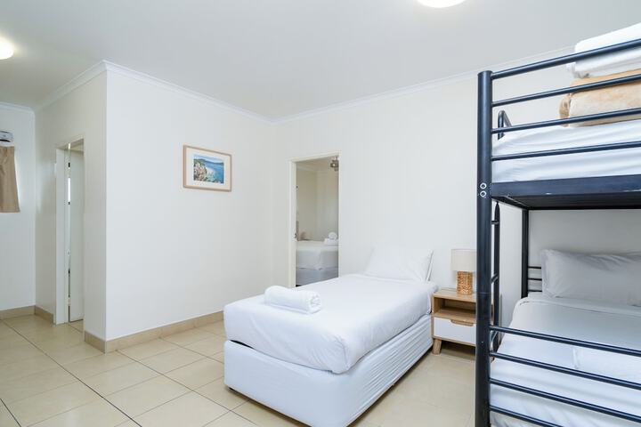 Room 6 of 42