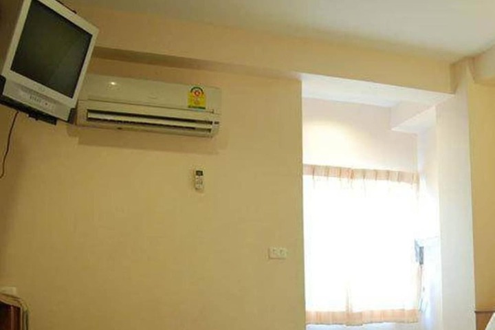 Room 16 of 28