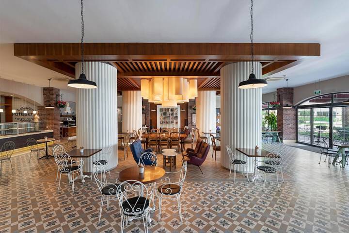 Entrance & Lobby