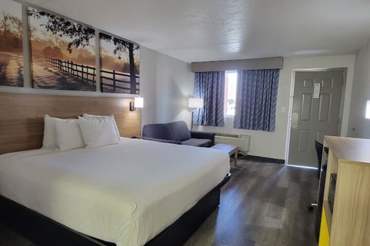 1 King Bed (32 of 32)