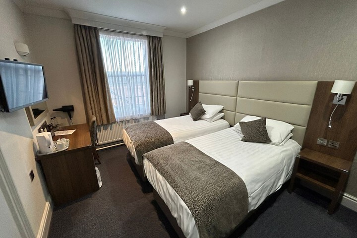 Room 10 of 97