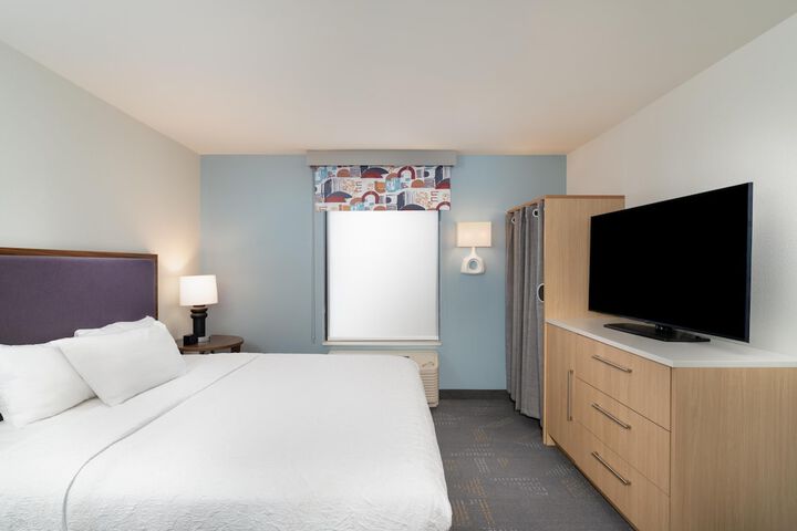 Room 13 of 37