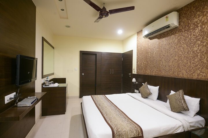 Room 10 of 38