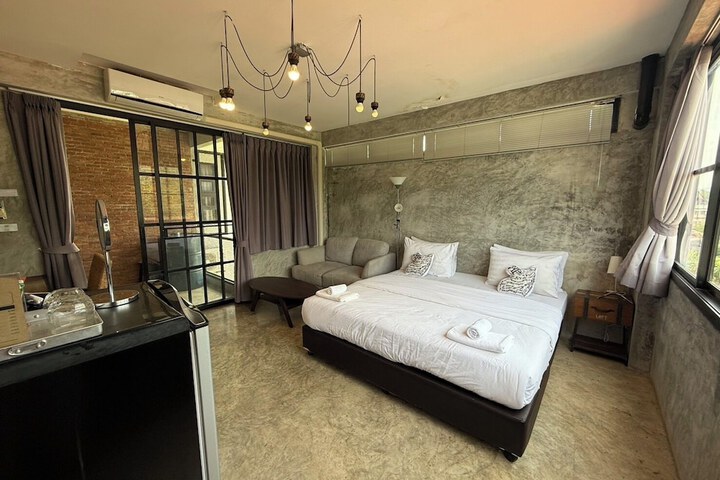 Room 14 of 36