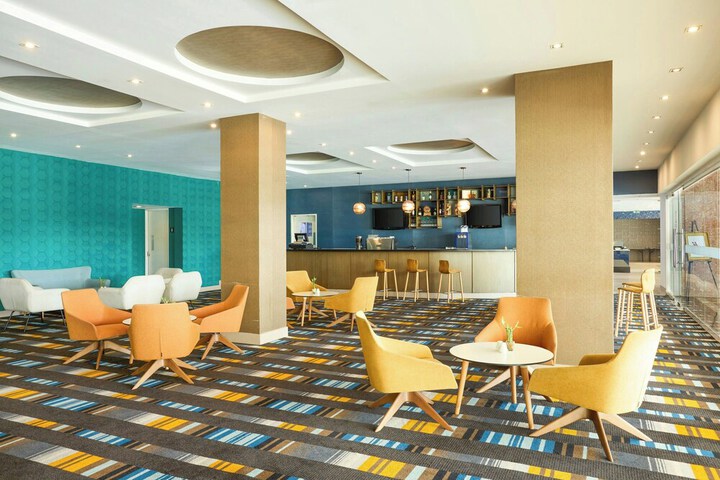Lounge 90 of 108